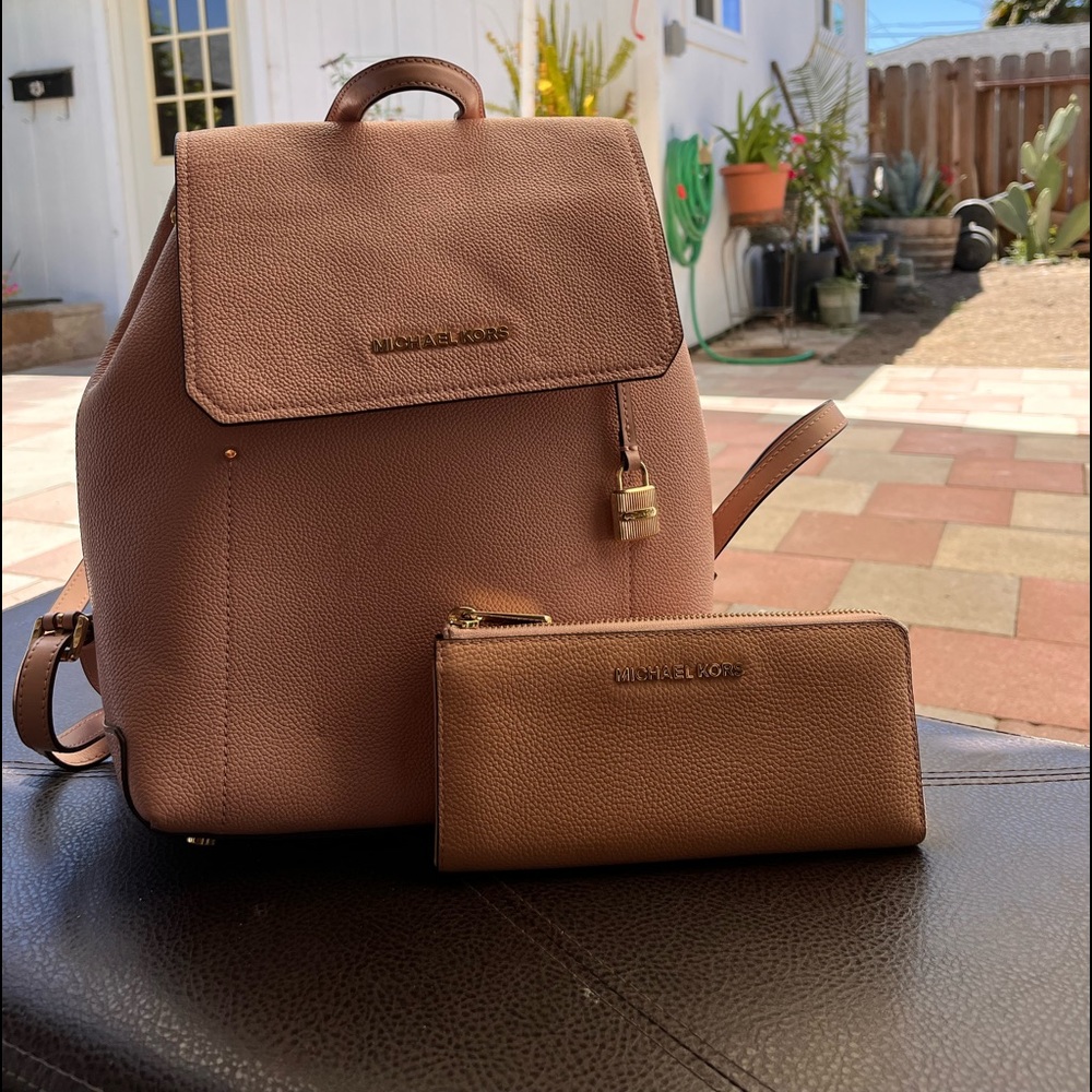 Medium sized Michael Kors canvas backpack - Picture 1 of 6